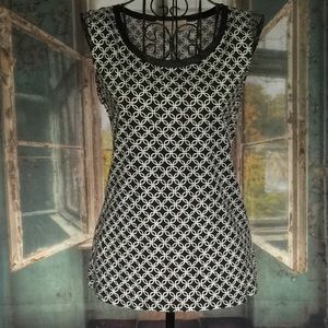 Banana Republic B&W geo sleeveless blouse